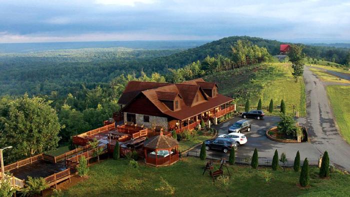 Stunning Luxury Cabin Rental with Hot Tub near Blue Ridge Mountains of North Carolina