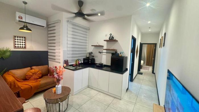 Comfy 2BR with FREE Parking at Neu Suites by OKBnB