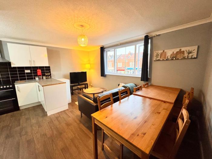 Southampton Central Apartment - 5 Double Beds, 5 Bedrooms, 2 Bathrooms - Large Bedrooms - Perfect for Contractors, Large Groups of Friends, Families