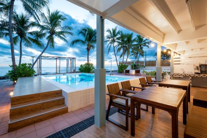 Beachfront 3 bedrooms 12ppl BBQ,Kitchen,Pool