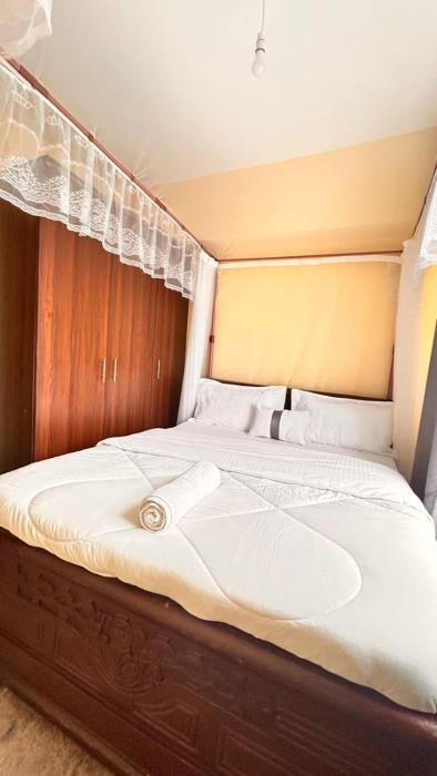 Elegant 2 Bedroom B & B Makasembo