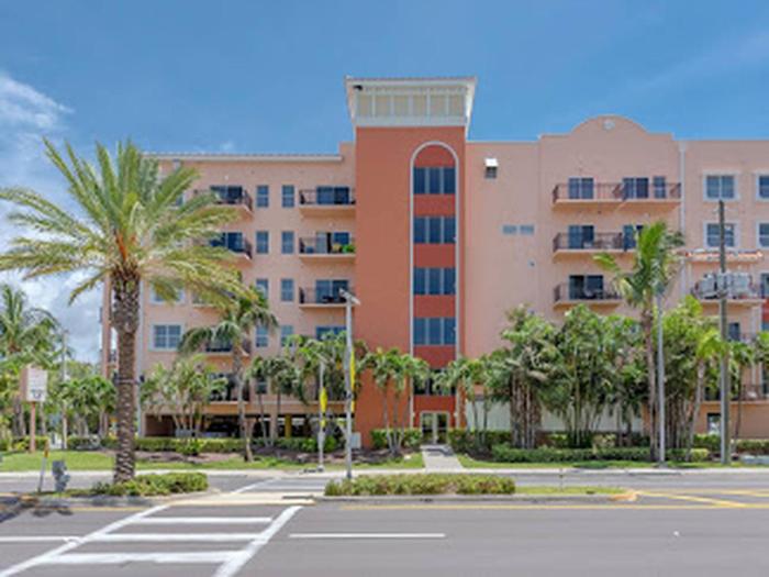Gulf Views - Walk to Johns Pass Madeira Bay Condo