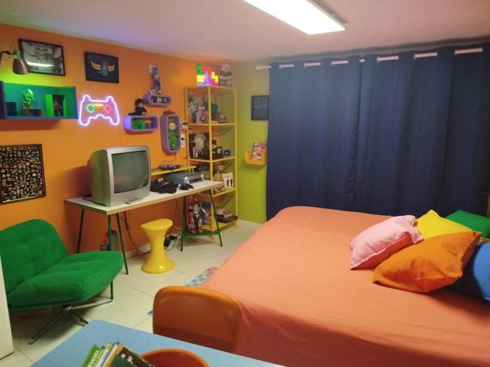 Suite rétro 80s 90s grande baignoire et jardin