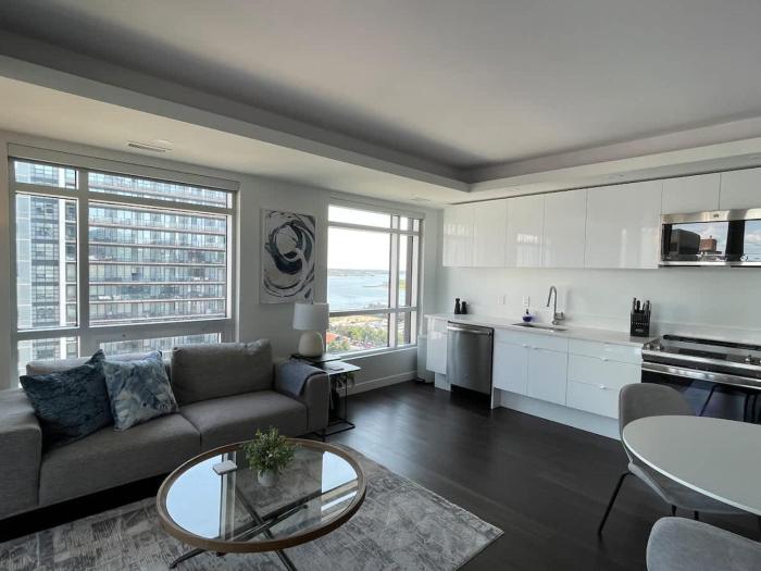 Waterfront 1 BR corner unit with 6 appliances
