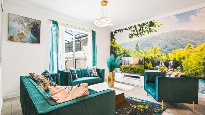 4BR Tropical Storey Lake Townhome Private Pool