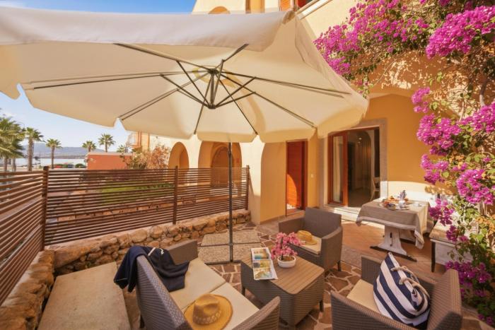 Residence Moresca , Appartamento Tavolara con Giardino e Vista Mare a 80 mt dalla Spiaggia