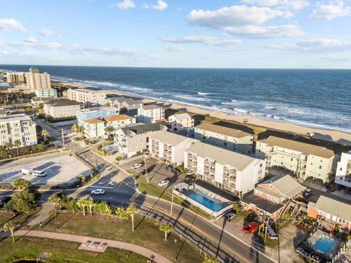 Better At The Beach - Walk to Everything in CB!