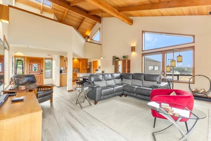 Pacific FantaSea - Ocean Views & Hot Tub Escape