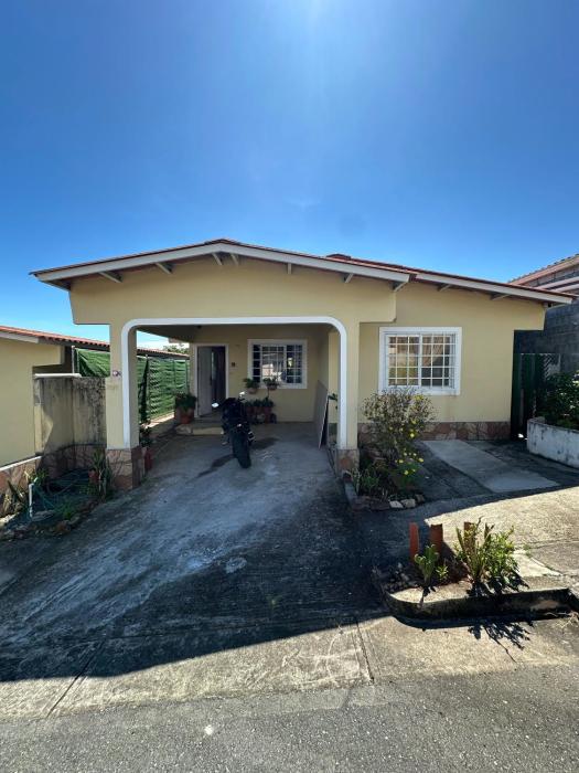 Habitacion amoblada frente al 99 de brisas del golf arraijan