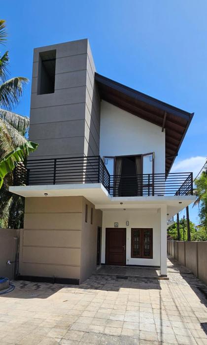 Ratna & Francis Sweet Home