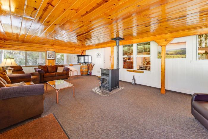 Mtn Gate Guest House about 6 Mi to Shasta Lake!