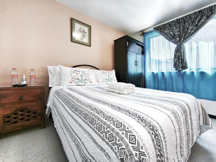 Nice bedroom at 5 min Mexico City Airport T1 & T2