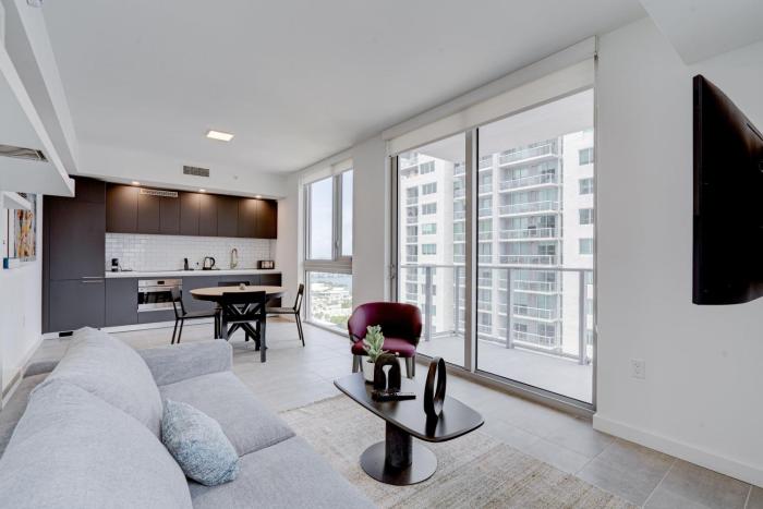 227-2500FU DOWNTOWN MIAMI 1 BEDROOM CONDO