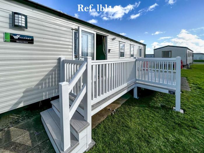 Luxury caravan - Parkdean Resort Camber Sands - sleeps 8 - Pet Friendly - lbl12