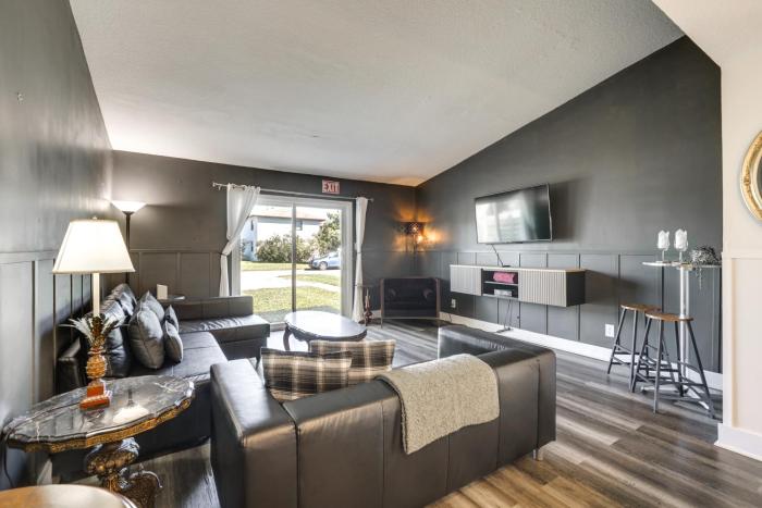 Stylish and Walkable! Pet-Friendly St Augustine Gem!