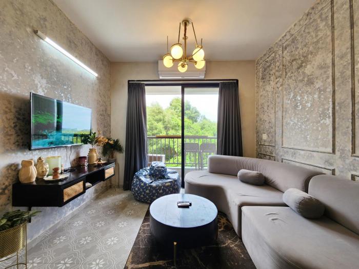 Candolim 2BHK Luxury Apartment with Mangrove View & Pool - 5 Minutes to Beach