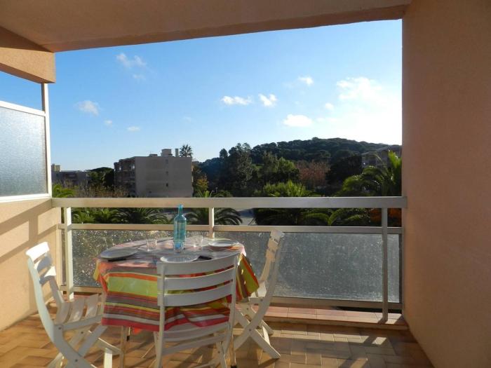 Studio cabine avec terrasse à Bormes-les-Mimosas - FR-1-251-874