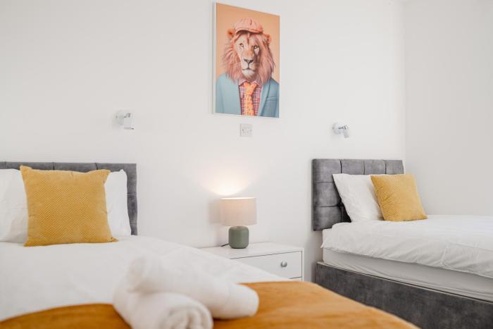 Bright & Cozy 3BR Home with Secure Parking Sleeps 6