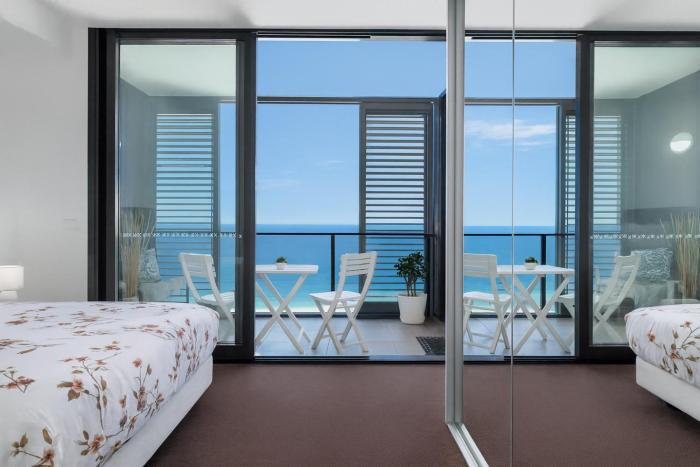 Oceanfront Getaway - Stylish 1BR Unit, Amazing Views, Prime Location