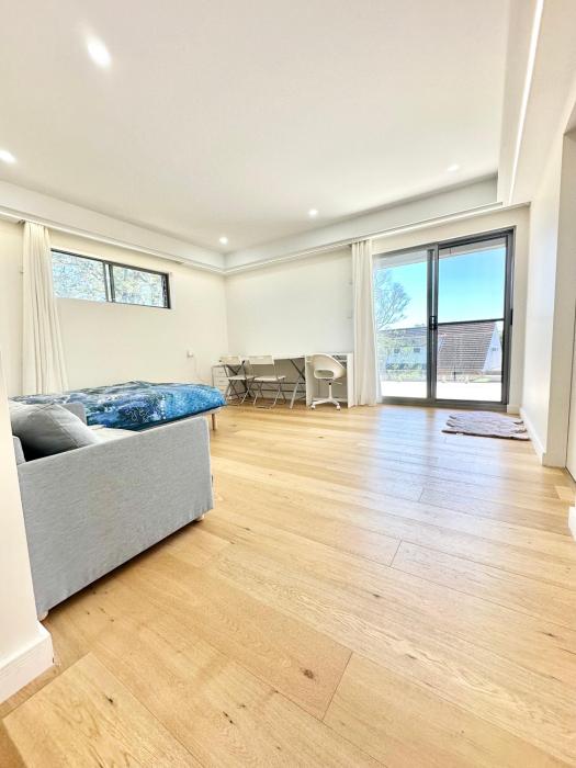 Master room with Ensuite Near Train Station Airport