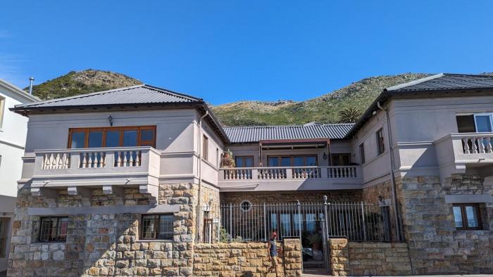 Dalebrook Sea-Facing Apartment in Kalk Bay