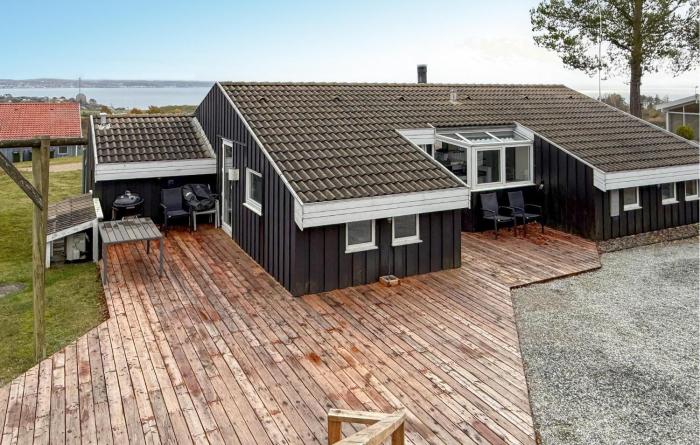 Amazing Home In Ebeltoft With Sauna