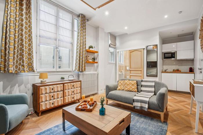 Eiffel Tower & Champs-Elysees - Paris Vacation Rentals