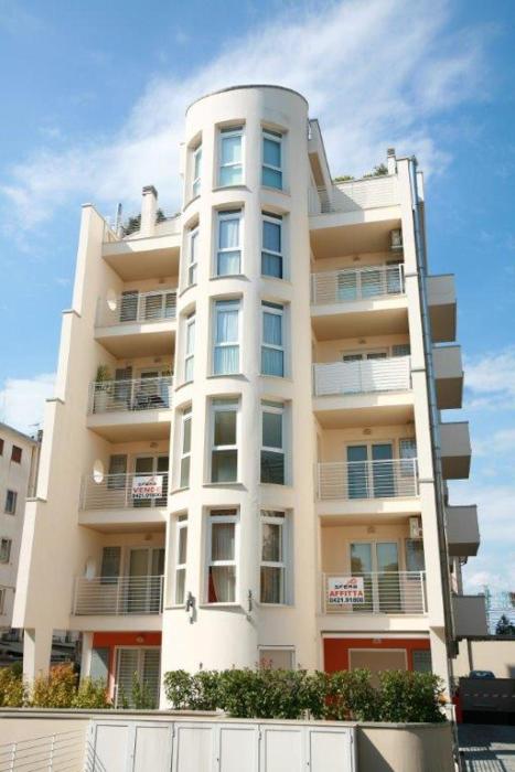 Moderno trilocale con doppi servizi Piazza Marconi