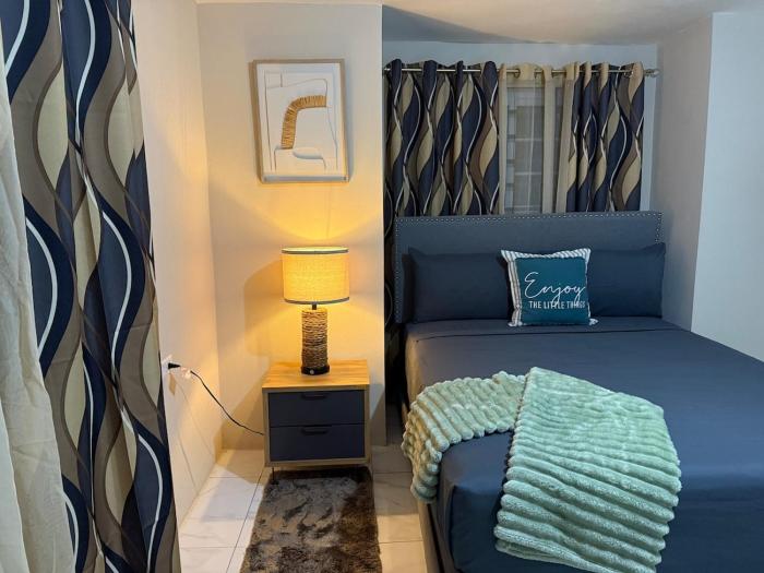 Blue Hole Breeze 5mins Blue Hole 10mins Beach