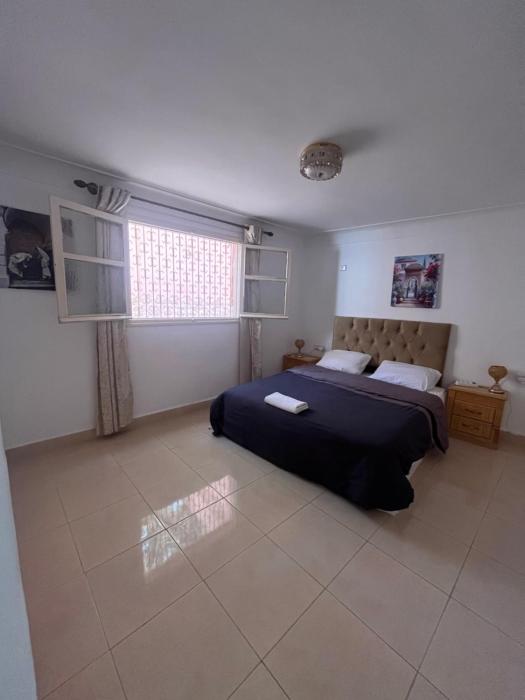 Quiet 2 bedroom apartment and Terrace Center