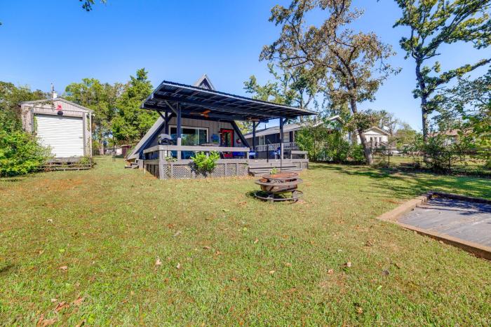 Dock and Bar, Pet Friendly! Cedar Creek Lake A-Frame