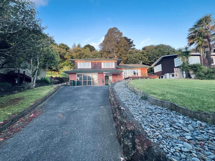 Quiet 3BR Family Home with Parking South Auckland