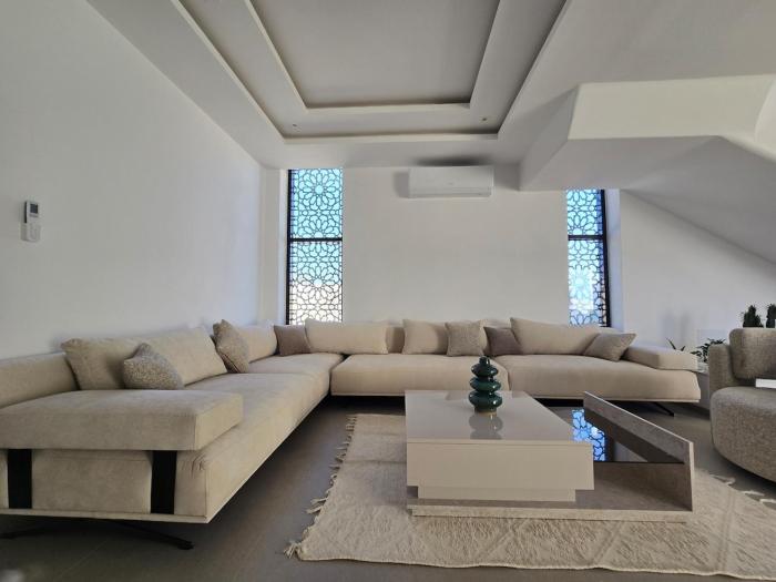 New villa with swimming pool and sea view in Djerba