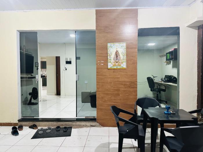 Casa com quarto privativo para cop 30