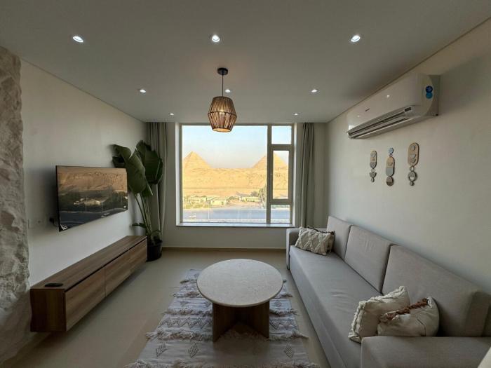 First Row to Pyramids 2BDR Apt