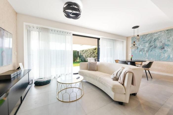 Costa Elegant Escape