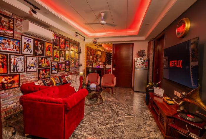 CineVista by Svobo 3BhkLuxe Bollywood Loft Qutub