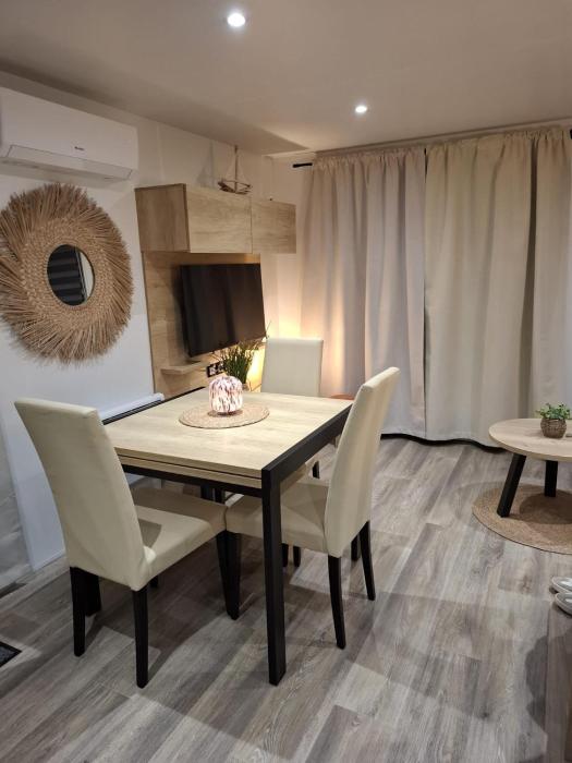 Spacieux Mobilhome Petit coin de paradis Camping MAR ESTANG 4 Étoiles et pied dans la mer