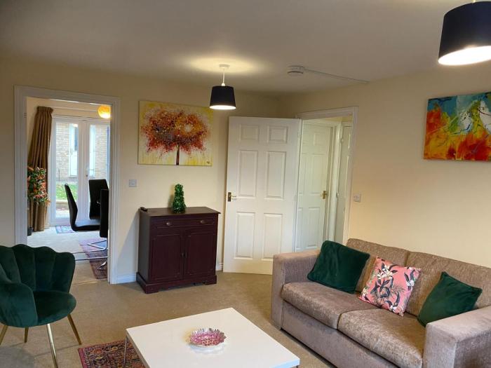 Cosy & Warm 4 Bed Cambridge House w Garden, Parking & High Speed WIFI