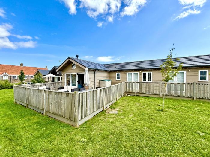 Bellas Retreat - Part of the The Bay Filey Holiday Village with pool, gym and direct beach access, pub, restaurant, tennis and meadows walks