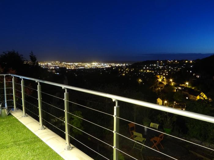 Vue exceptionnelle sur Rouen - terrasse panoramique - calme et stationnement - 5 personnes