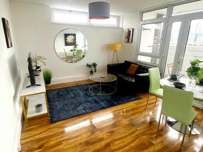 2 bedroom Apartment, London Skyline Views over Canary Warf