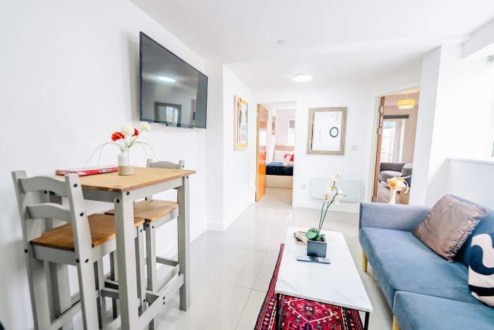 2 Bedrooms Ground Floor Flat With Private Garden