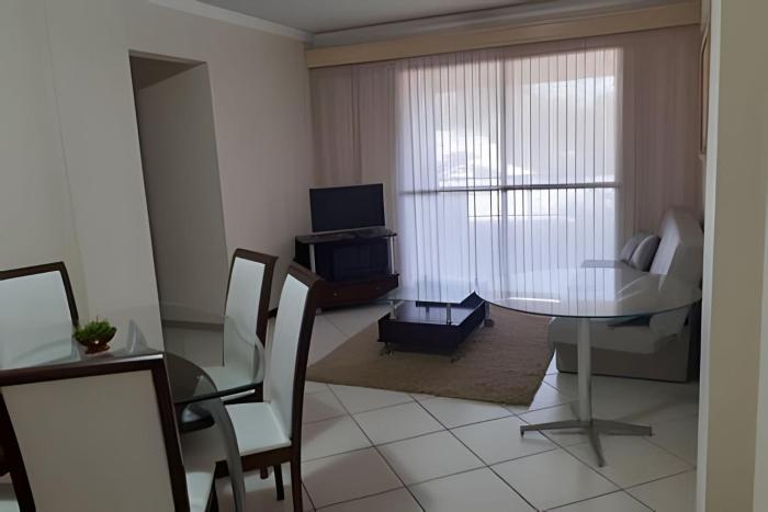 Apto no centro de Bombinhas 100 metros do mar.