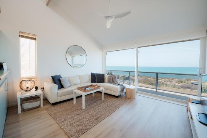 Little Oceana Esplanade - Beachfront Horizons Await