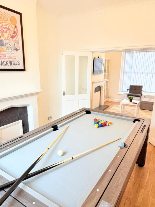 4 bedrooms 8 beds Wi-FI smart tv games room