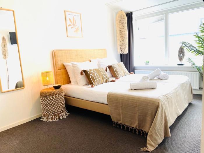 Multi-bedroom stay 9 Rooms near Beach