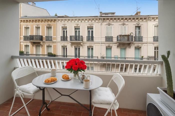 FRGK Victoria 3 Central Cannes 1BR Terrace, AC & Ultra-Fast Wi-Fi