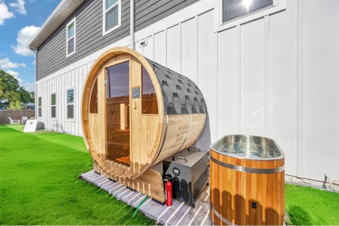 Beach Home Sauna & Cold Plunge E-Bikes