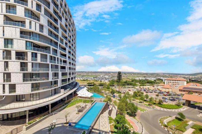 Mphoentle Residence ellipse waterfall